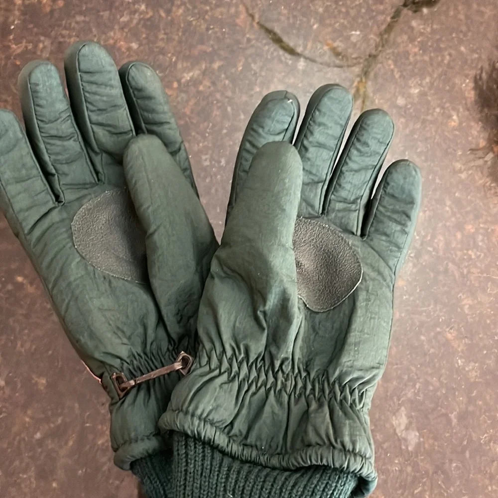 NWT youth kids 3M thinsulate warm winter gloves green ribbed cuffs NEW!